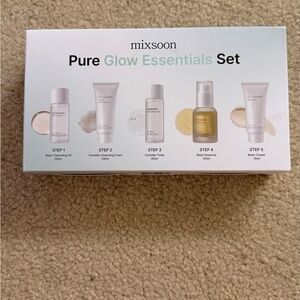 NWT Mixsoon Pure Glow Essentials Set